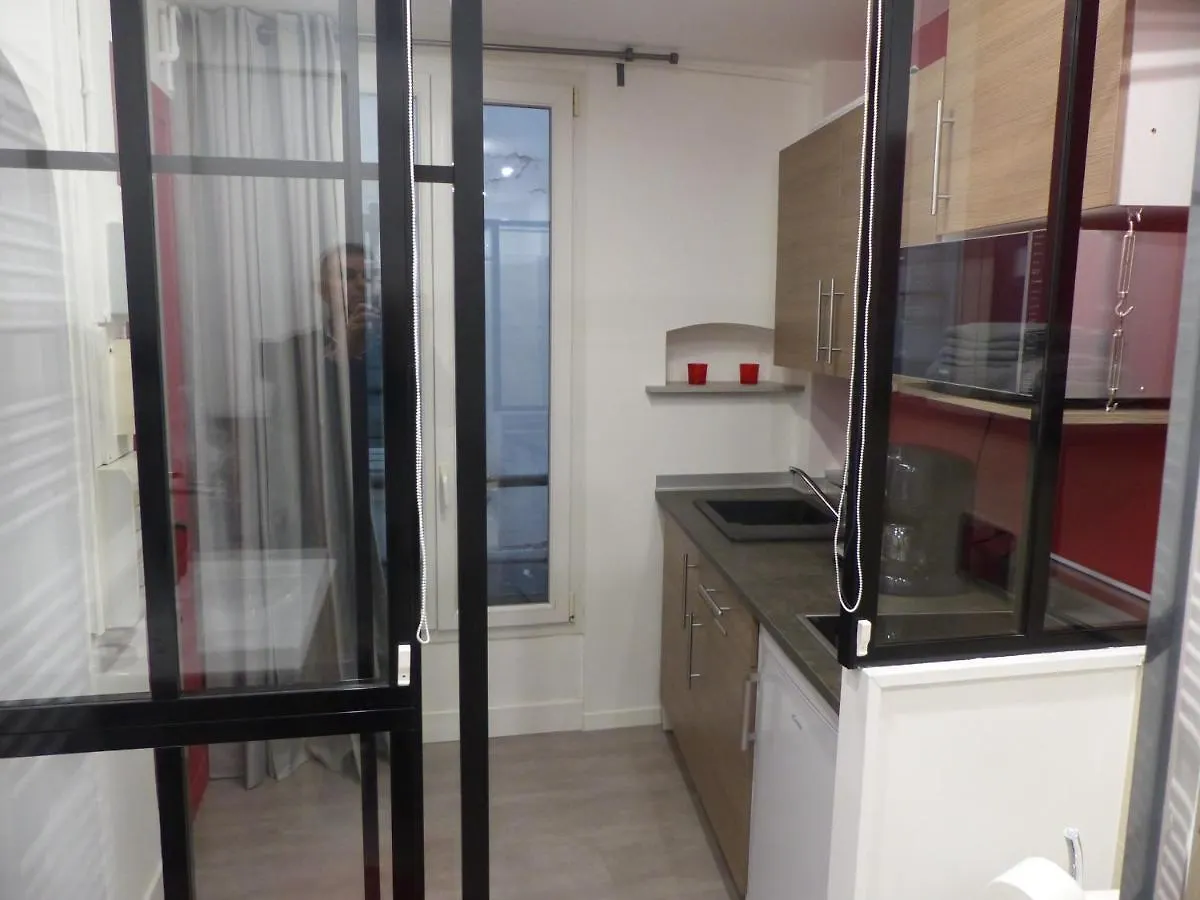 Charmant Logement Pres Parc Buttes Chaumont Paris 0*,  France