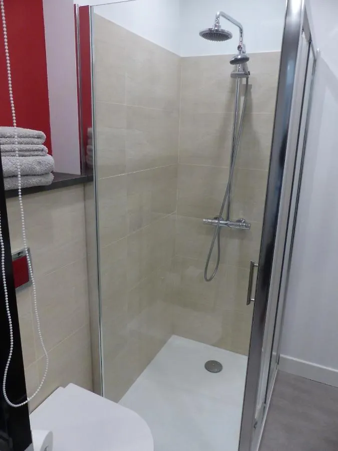 Apartment Charmant Logement Pres Parc Buttes Chaumont Paris